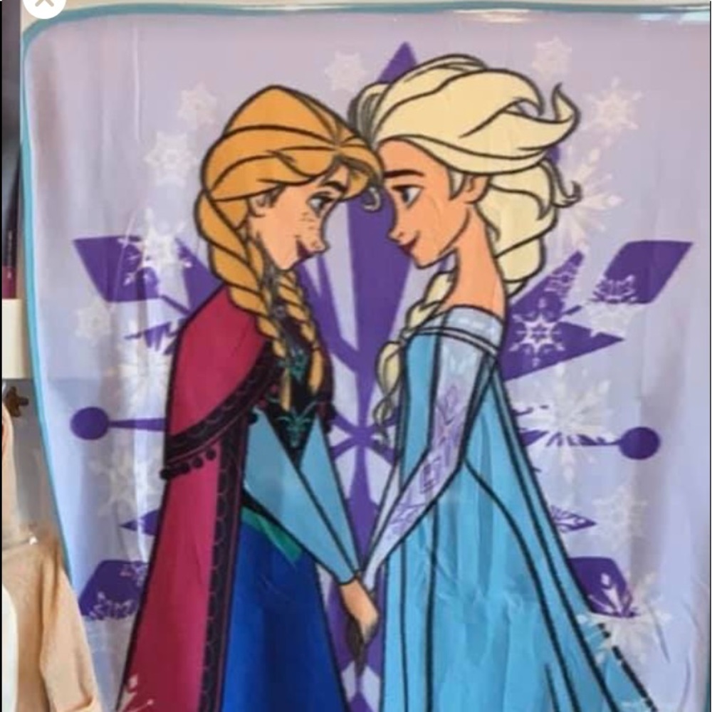 Large blanket FROZEN. Sings a song too!